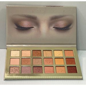 Ellen Tracy - Chic Nudes - Nude Eyeshadow Palette - 18 Colors